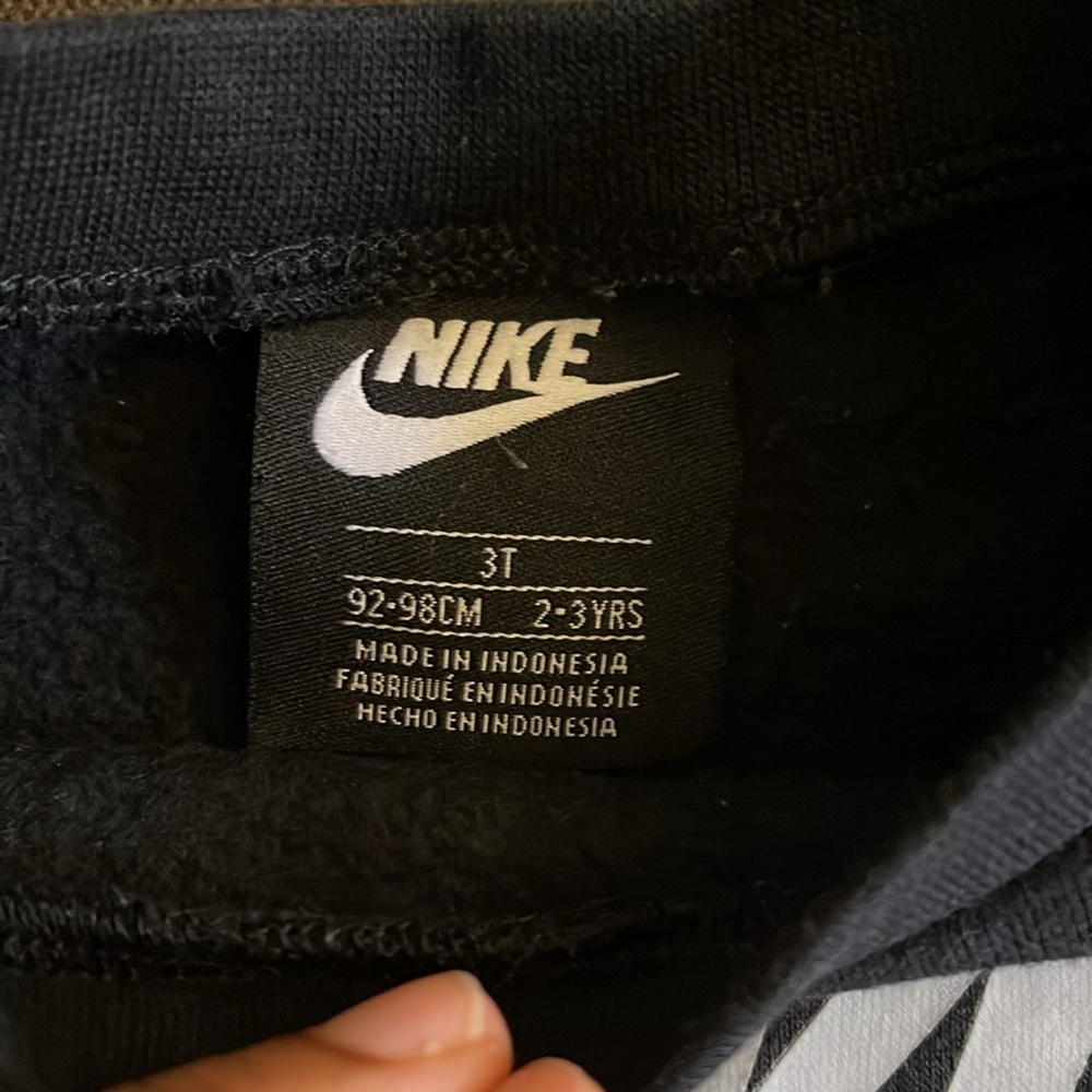 Boy tops, size 3 years, color black, good condition. - Picture 3 of 3